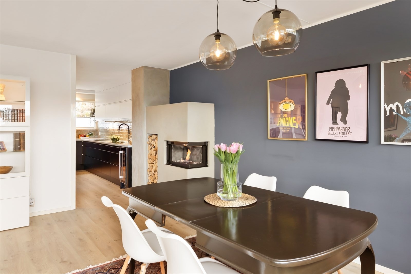 - Fast parkering i garasje på 13,1m² med elbil-lader - Galleribilde