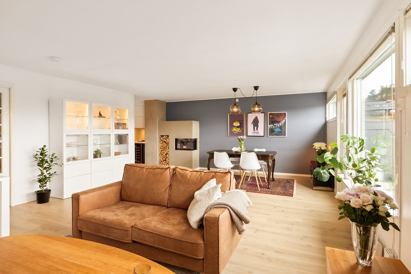 - Nå har du muligheten til å sikre deg en lekker familiebolig over to plan m/solrikt terrasseareal - Galleribilde