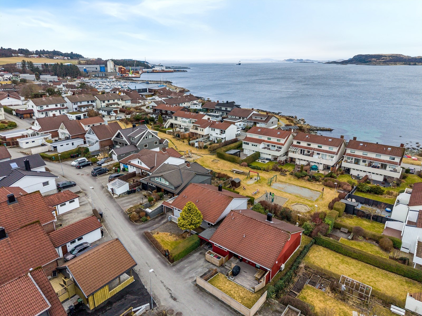 Med en kort avstand til sjøen, byr beliggenheten på umiddelbar nærhet til kystlinjen og flotte turområder. Galleribilde