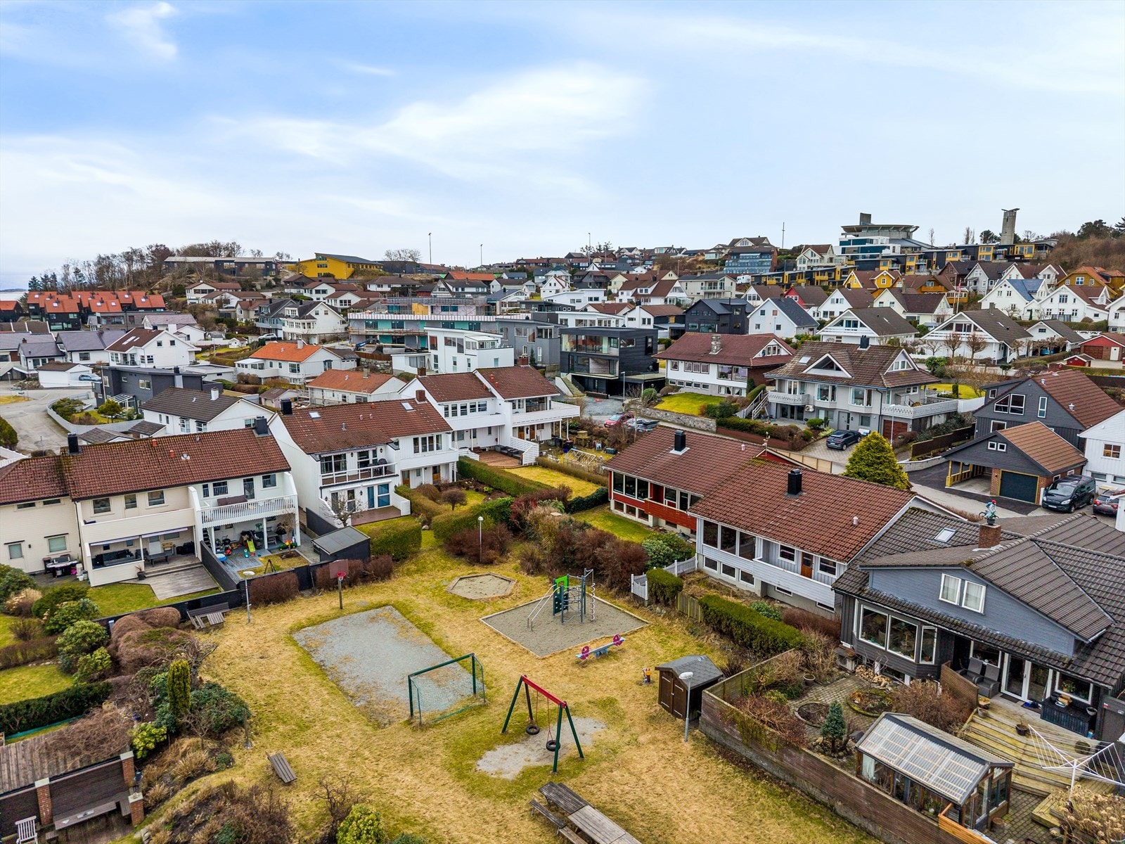 Det er kort vei til Randaberg sentrum med fasiliteter som butikker, kafé og kjøpesenter. Galleribilde