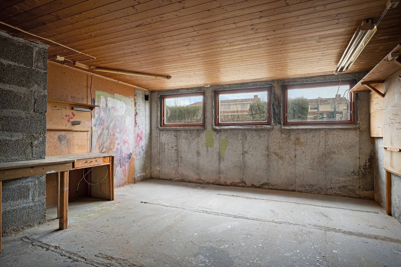 Stort, uinnredet kjellerrom. Galleribilde