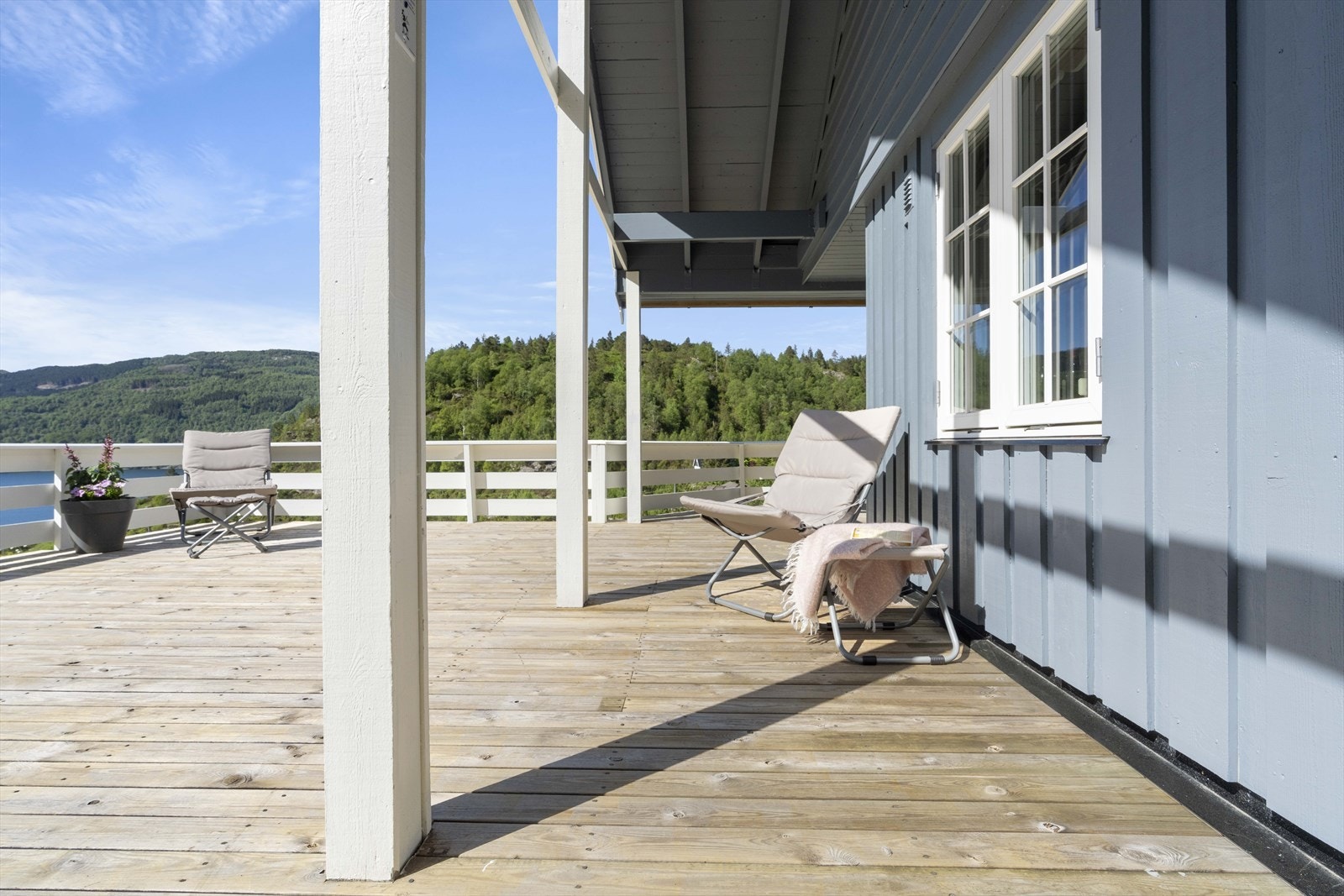 - Stor terrasse med mange innredningsmuligheter - Galleribilde