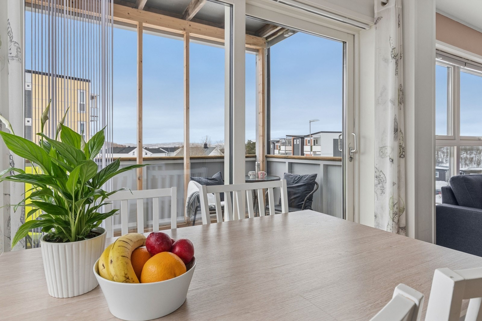 Nyt et godt måltid i lyse og fine omgivelser. Galleribilde