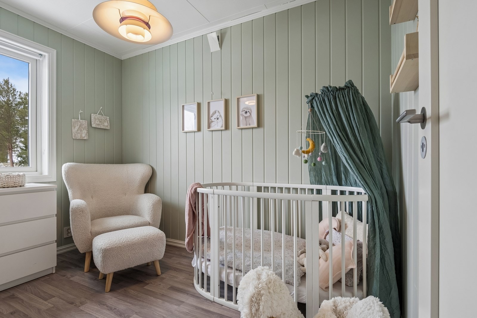 Det tredje soverommet i etasjen er ideelt som barnerom, gjesterom eller kontor. Galleribilde