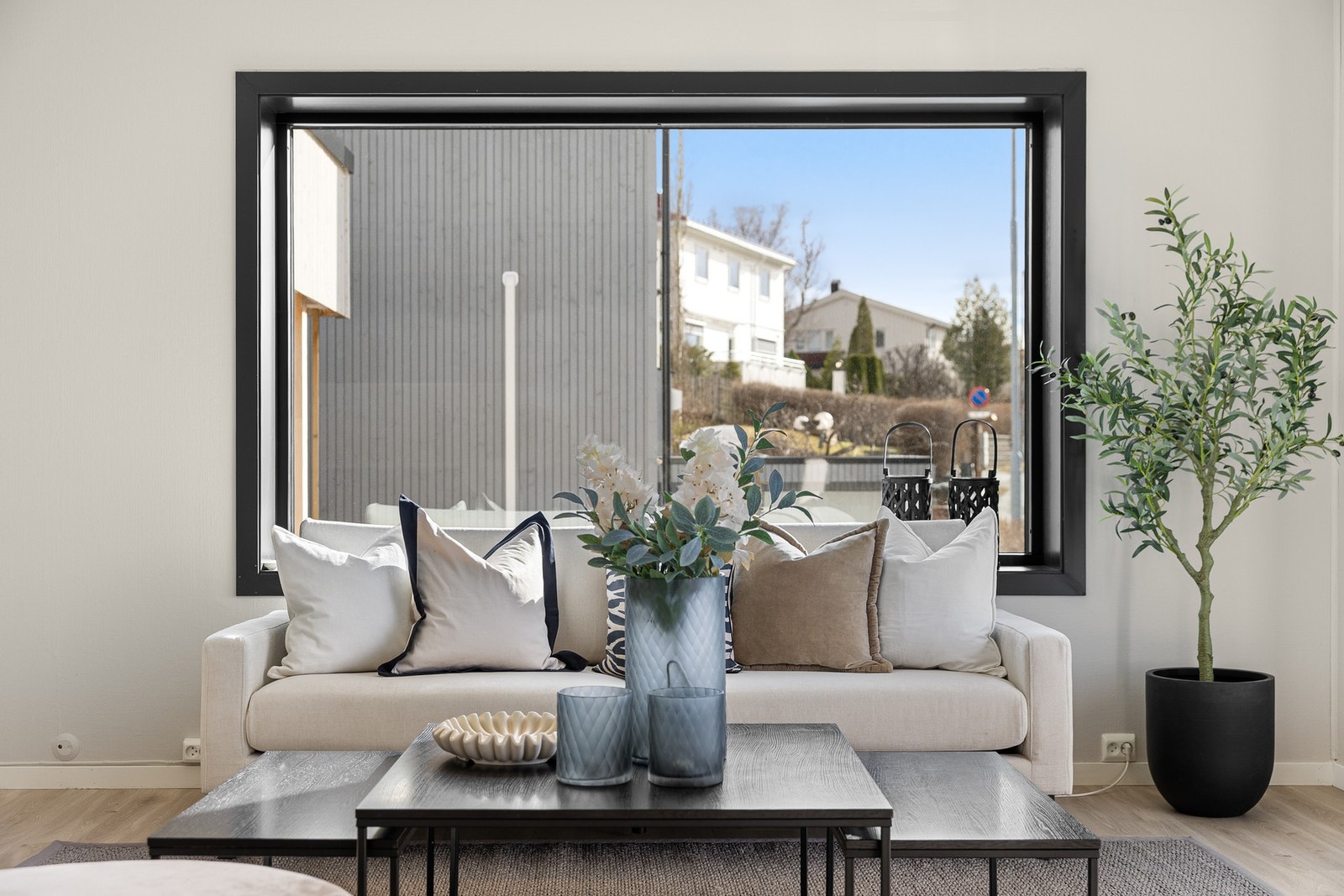 Alle vinduene i 1.etasje er byttet i 2023 og har 3-lags glass. Balkongdørene er montert i 2024. Galleribilde