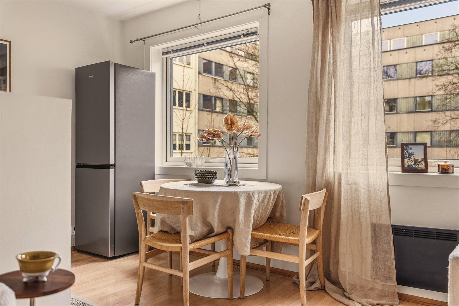 God plass til egen spisegruppe og romslig kjøkkenløsning. Galleribilde