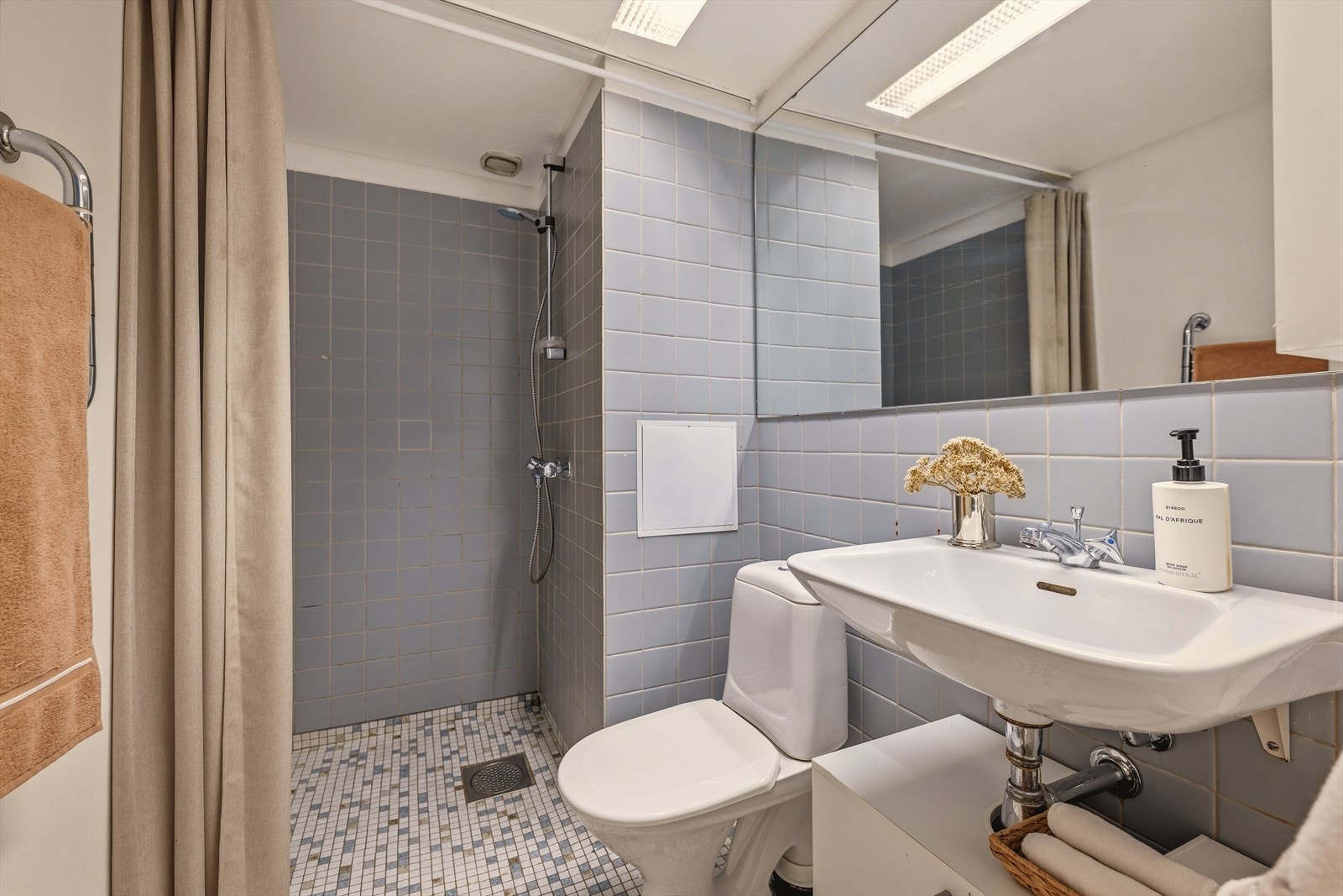 Flislagt bad med gulvvarme. Galleribilde