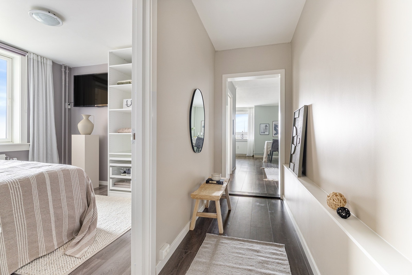 Entré/gang. Galleribilde