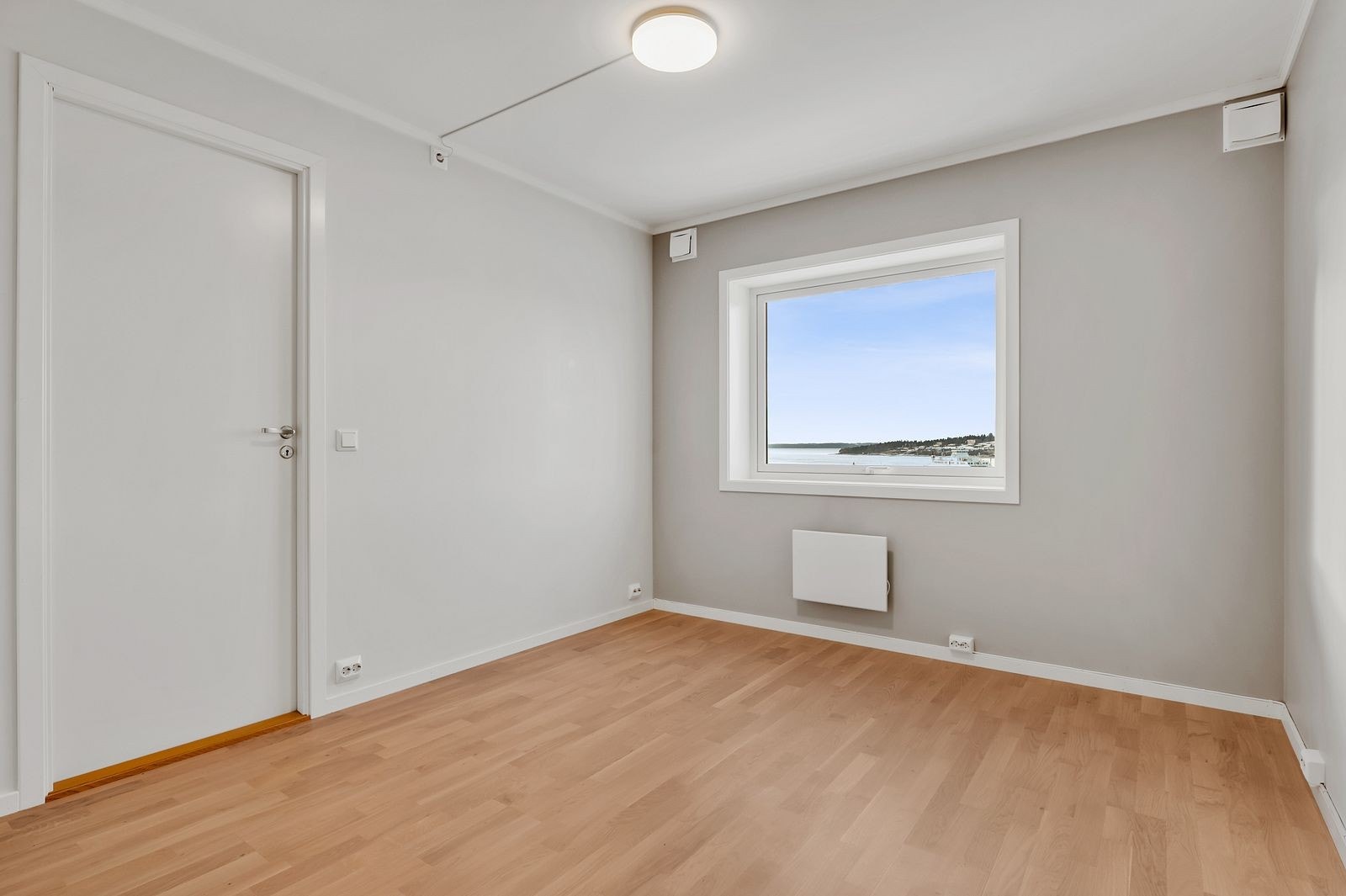 Soverom nr 2 med sjøutsikt Galleribilde
