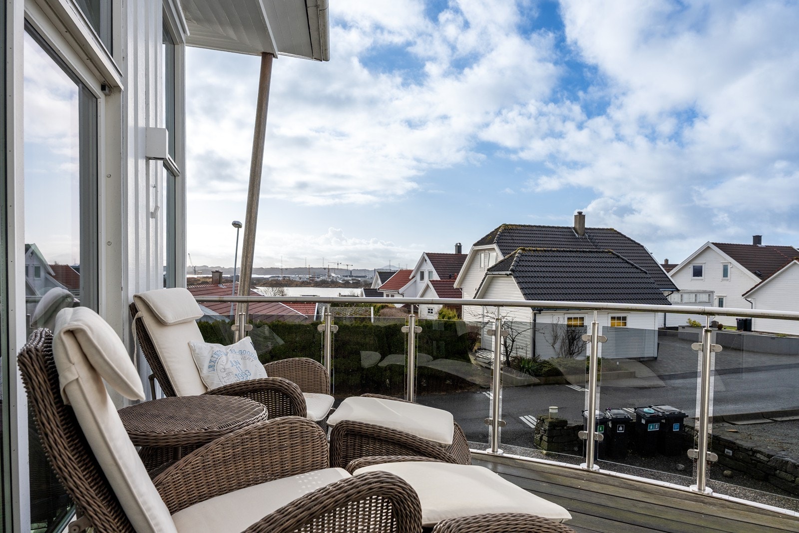 Utsikt mot Karmsundet og Hydro Galleribilde