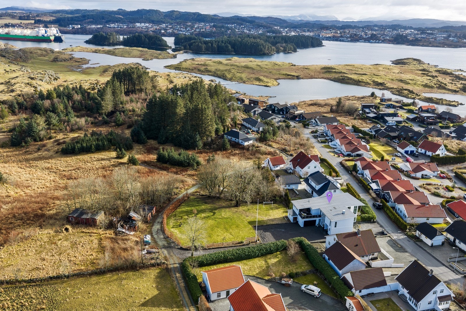 Det er mulig å kjøpe den store hagen, se egen annonse Galleribilde