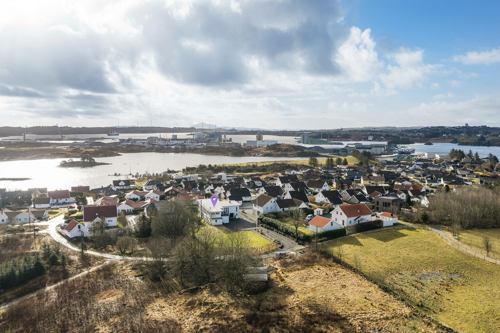 Kort avstand til store arbeidsplasser som Hydro, Husøy og Helganes Galleribilde