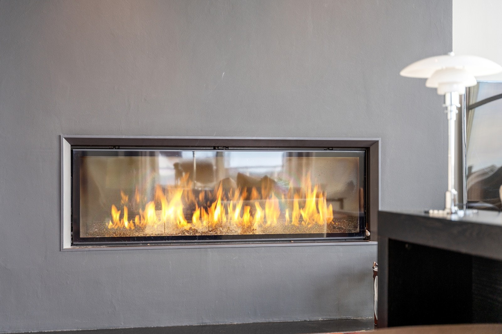 Nydelig og minimalistisk peis Galleribilde