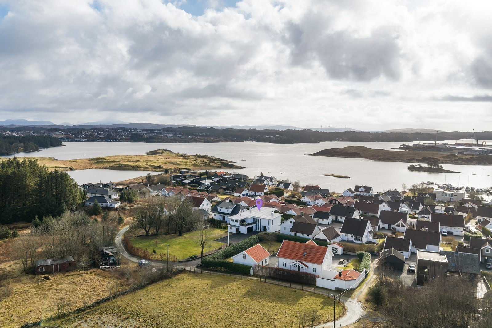 Nydelig beliggenhet tett på Karmsundet Galleribilde