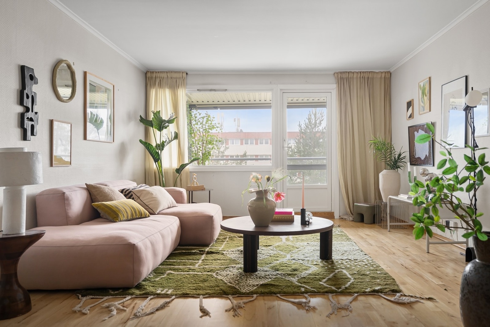 Stor, familievennlig og gjennomgående planløsning Galleribilde