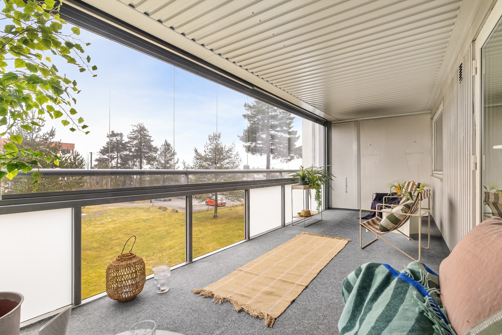 Hyggelig utsyn over grøntarealer Galleribilde