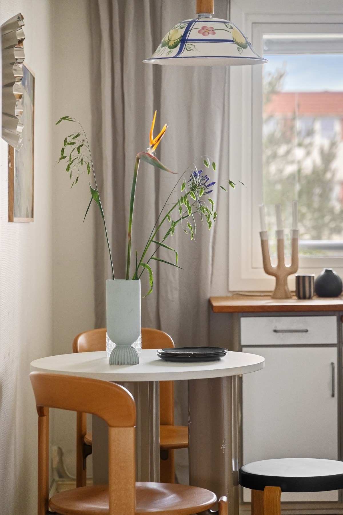 Praktisk kjøkkenløsning med gode muligheter for modernisering Galleribilde