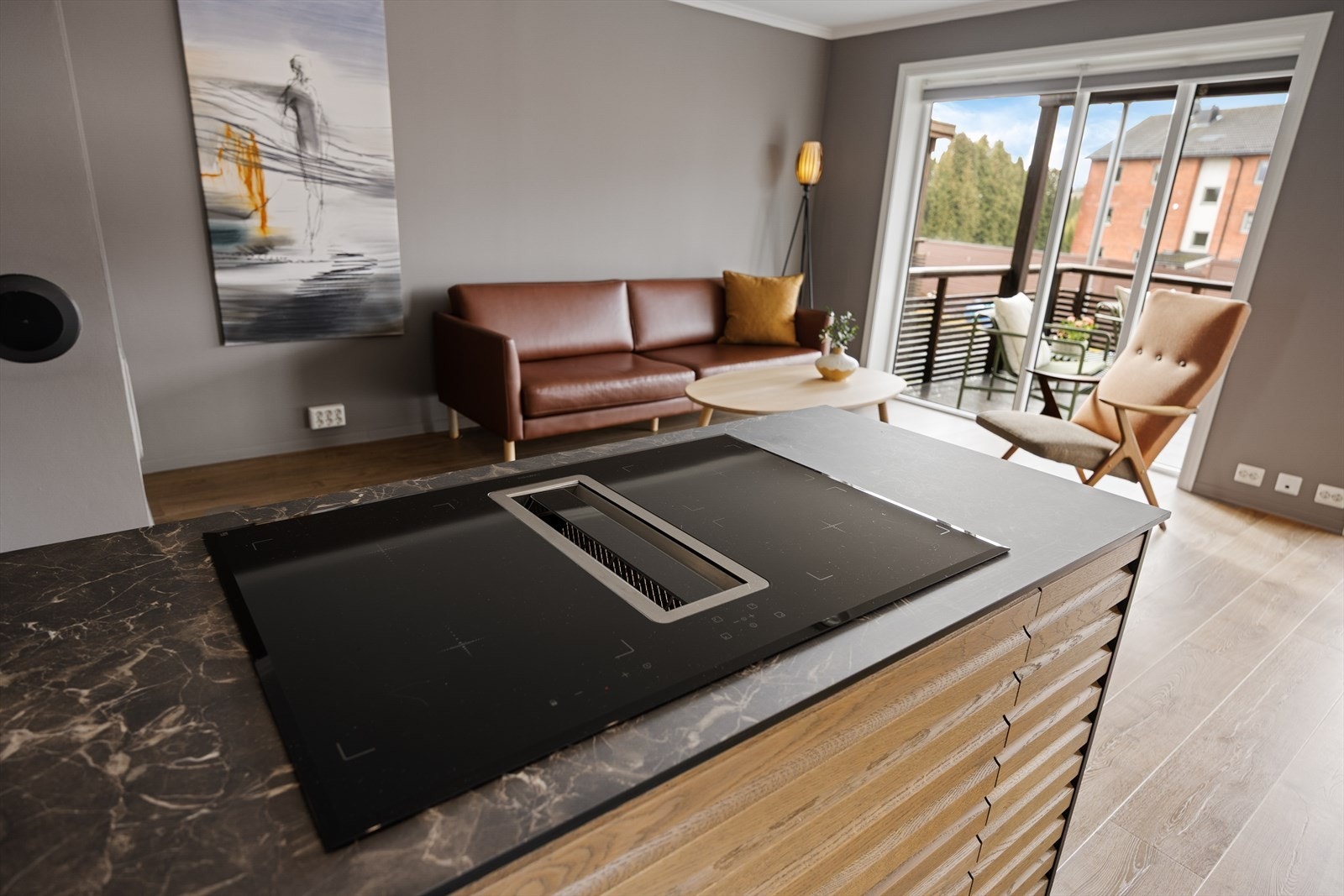 Nedfelt koketopp med integrert ventilator med kullfilter, Galleribilde