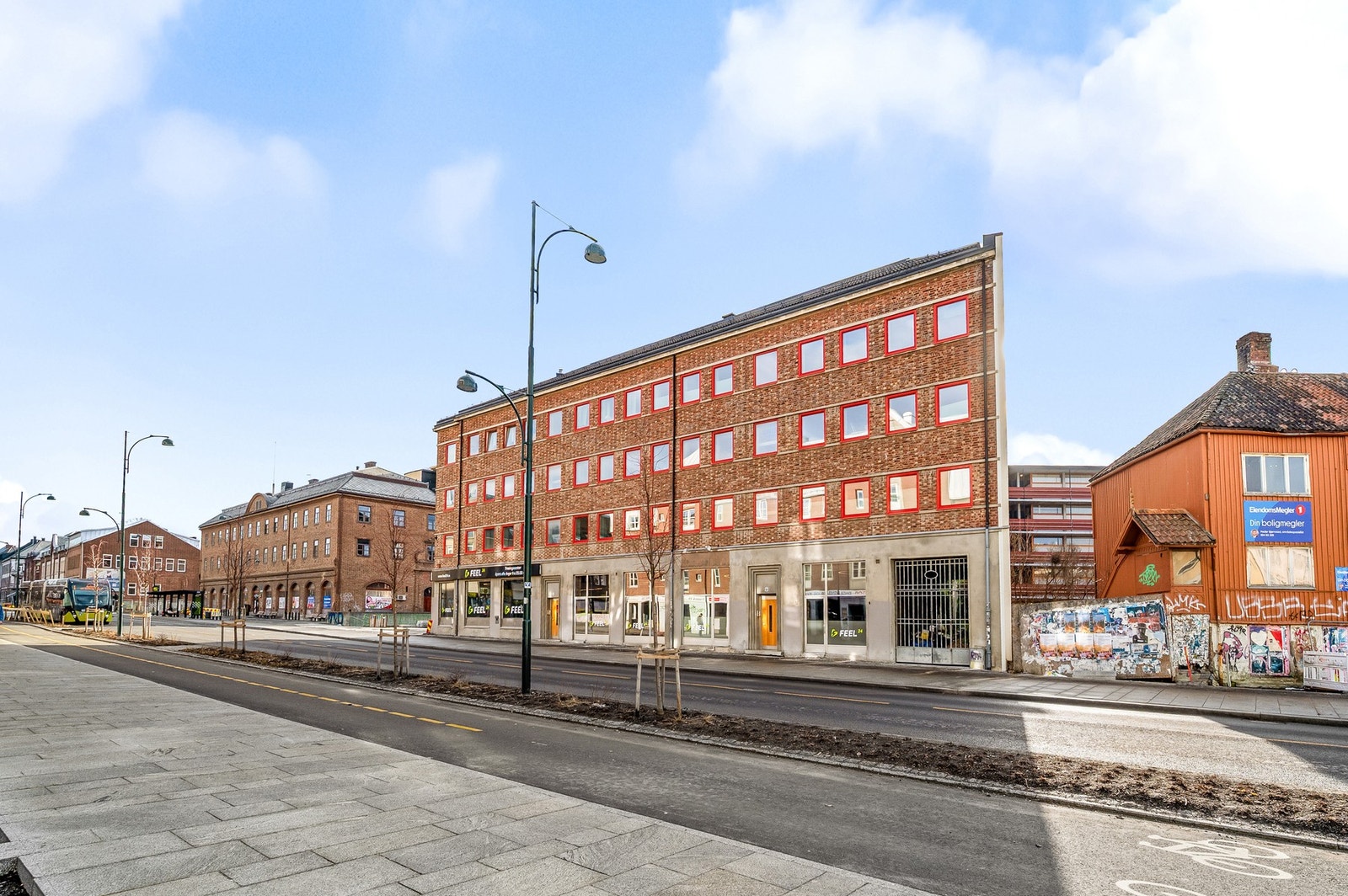 Eiendommen ligger attraktivt til på Lademoen med gangavstand til sentrum, Solsiden og gode kollektivforbindelser. Galleribilde