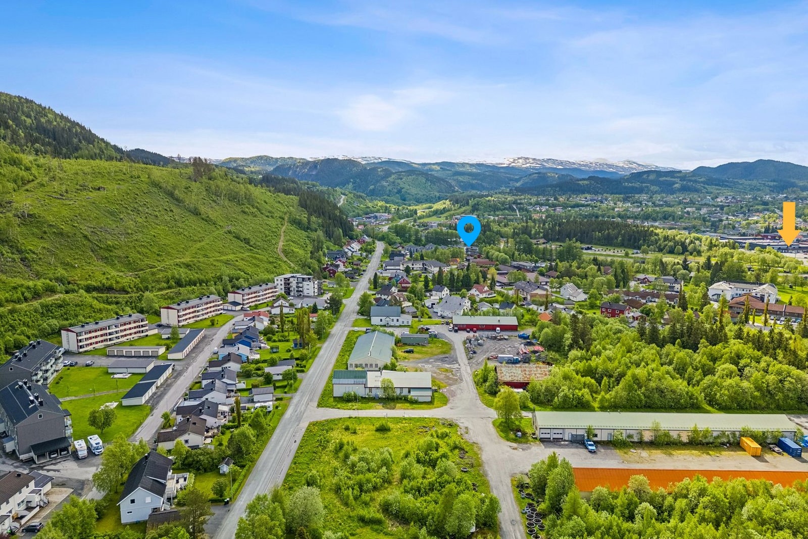 Fra boligen er det kort vei til dagligvarebutikker som Rema 1000, KIWI samt turmuligheter i skog og mark. Galleribilde