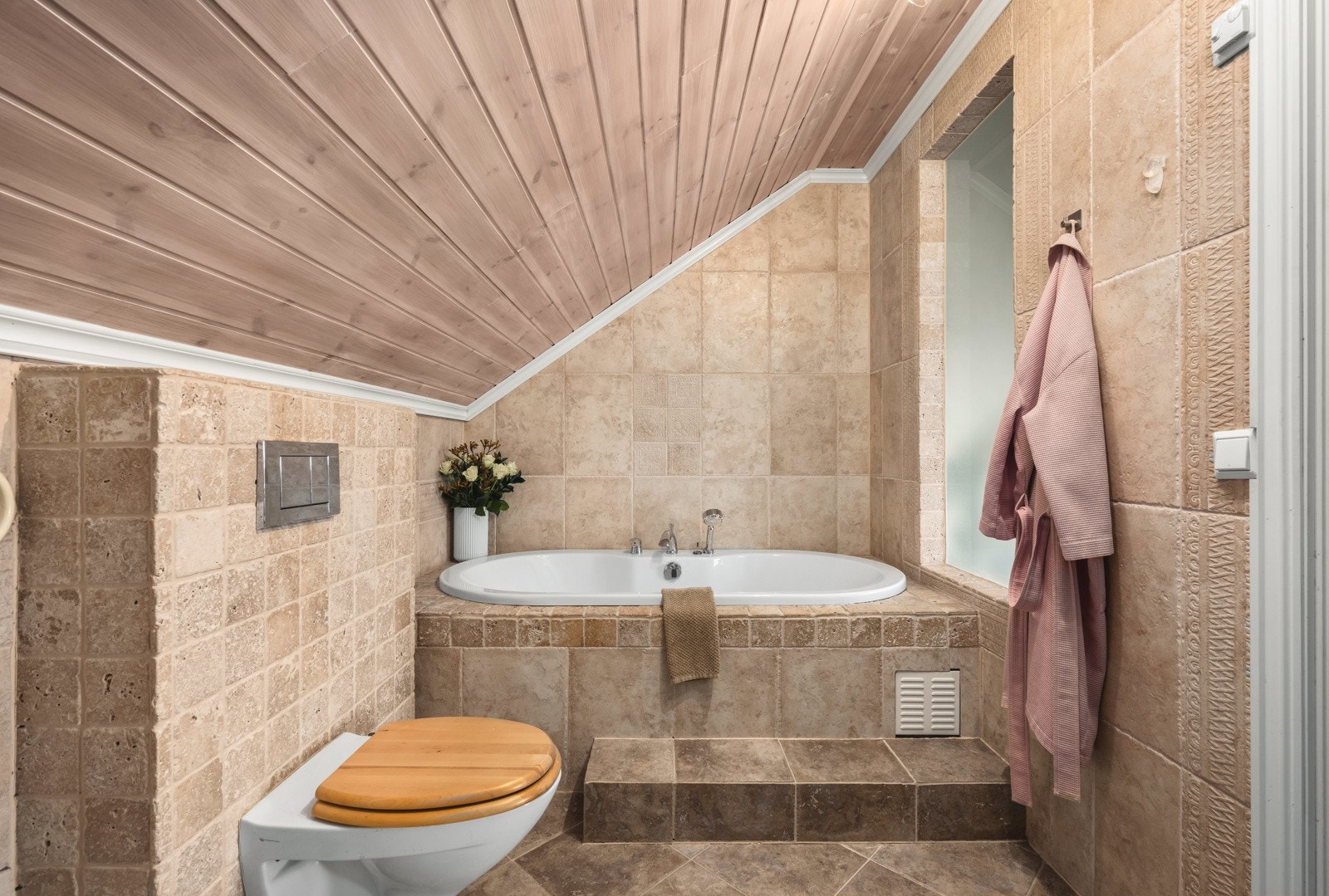 Bad loftsetasje er fra ca. 2007 Galleribilde