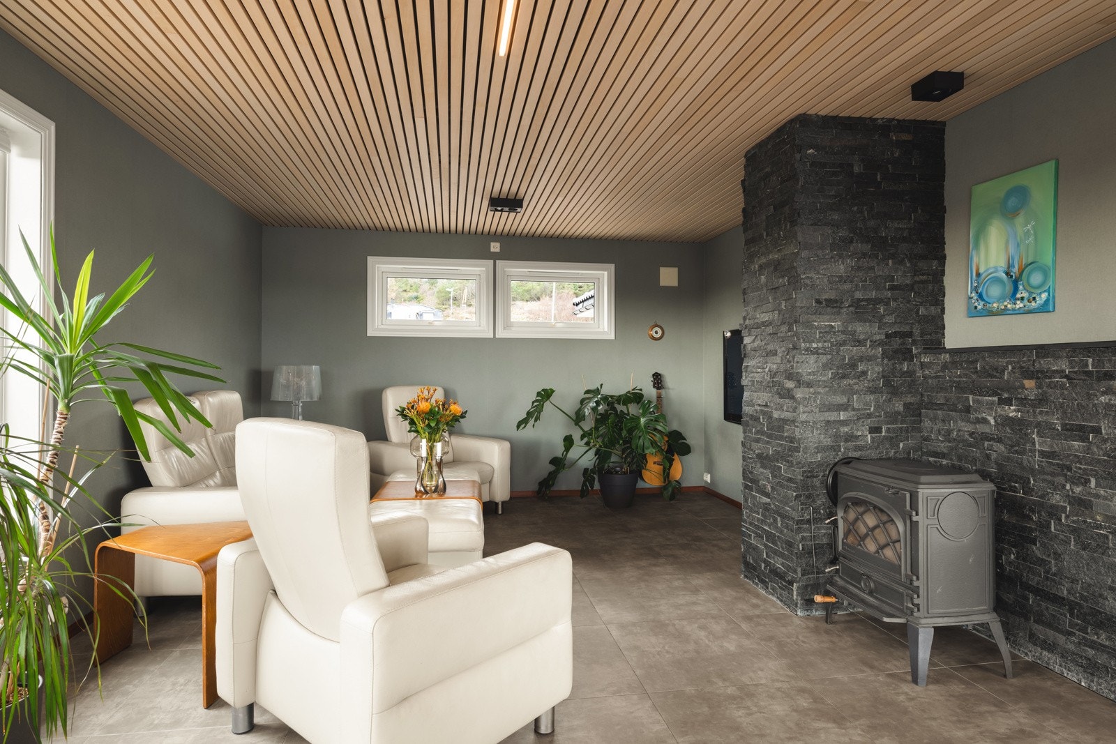 Her er det både vedovn og vannbåren varme Galleribilde