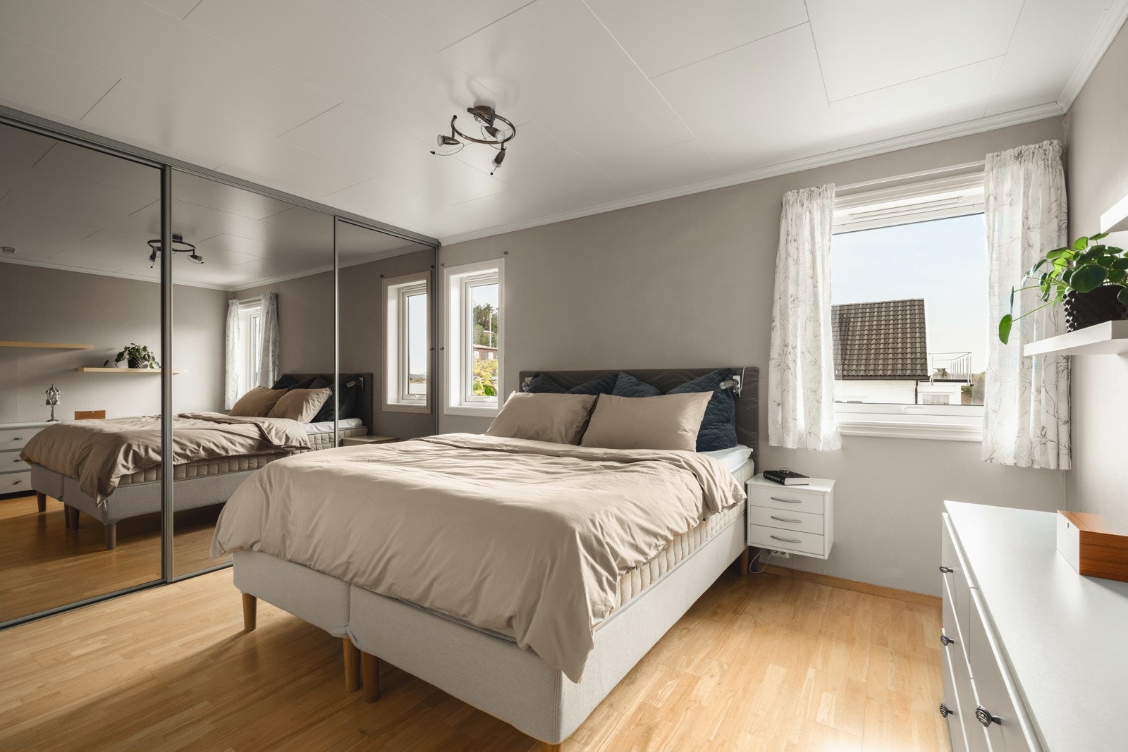 Hovedsoverom med tilkomst til bad Galleribilde