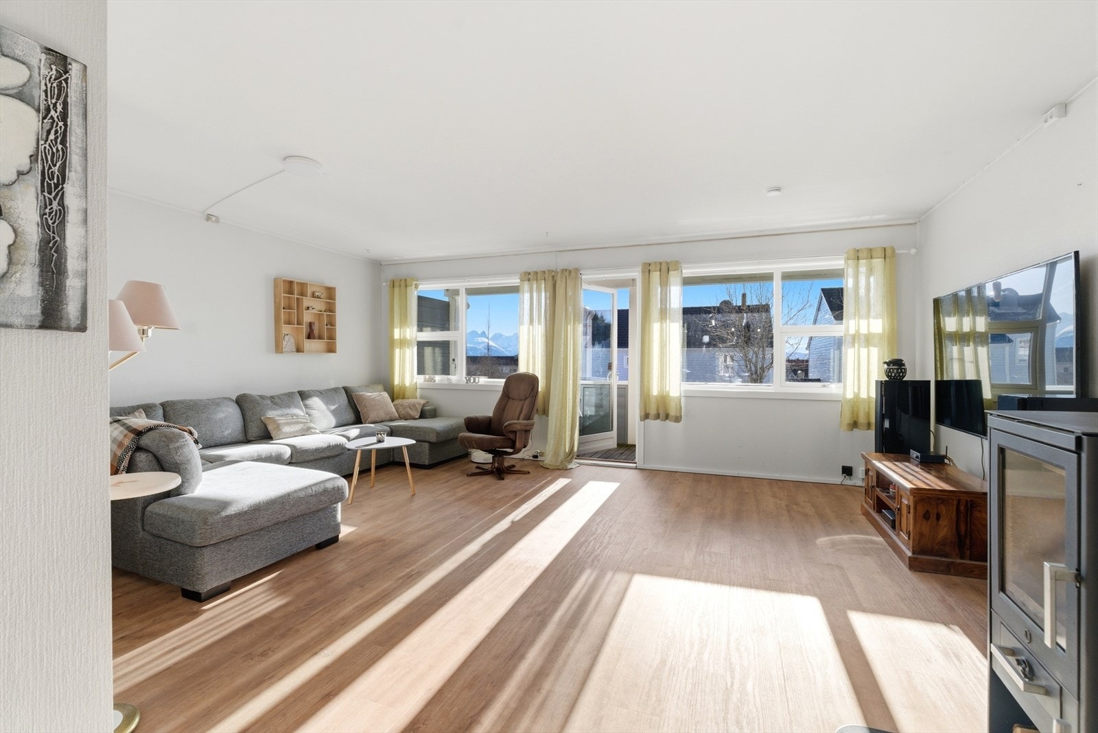 En 3-roms andels leilighet med en romslig planløsning. Galleribilde