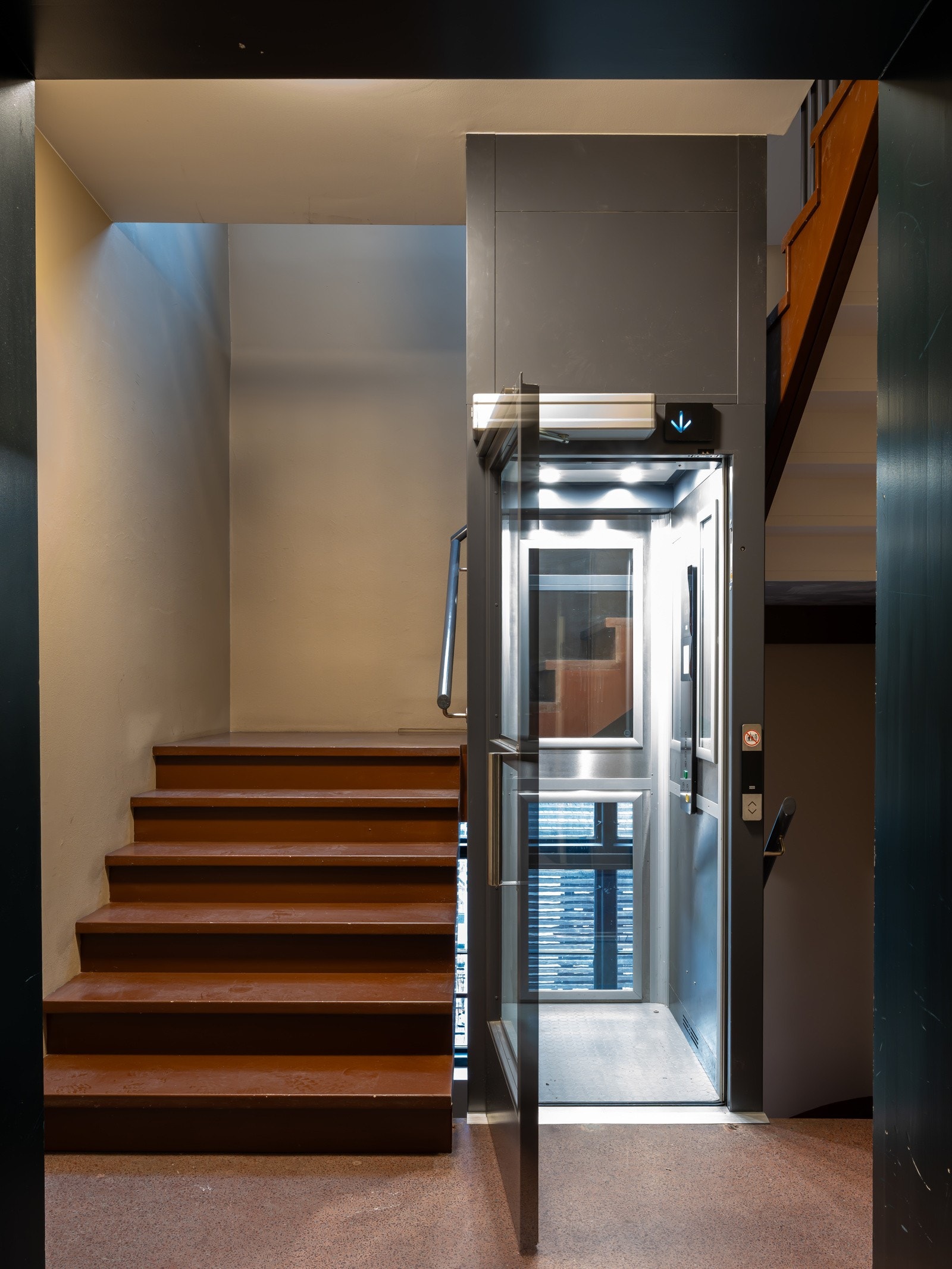 Det er enkel adkomst til 4.etasje via heis. Galleribilde