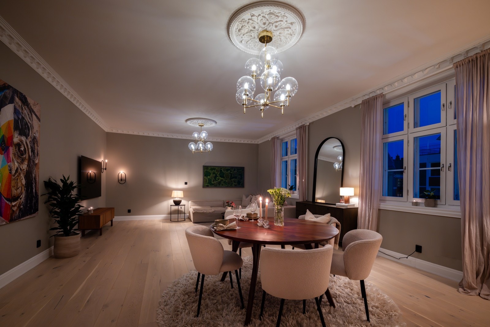 Leiligheten har blitt betydelig oppgradert de senere årene med moderne og stilrene løsninger. Galleribilde