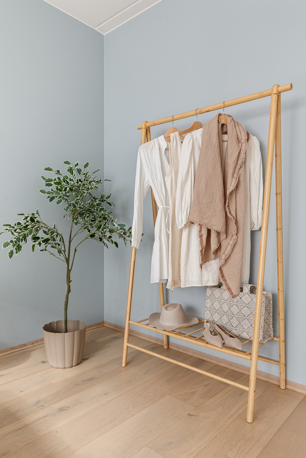 Det er god plass til å innrede med garderobeskap for oppbevaring Galleribilde