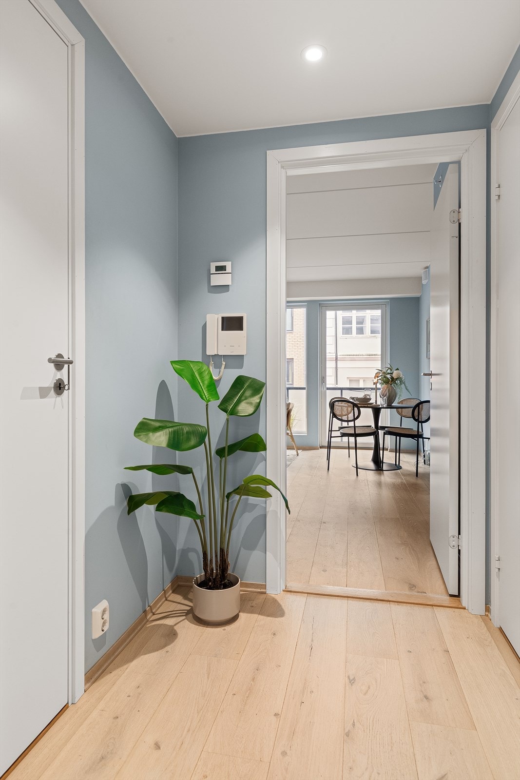 Gang med direkte adkomst til bod Galleribilde