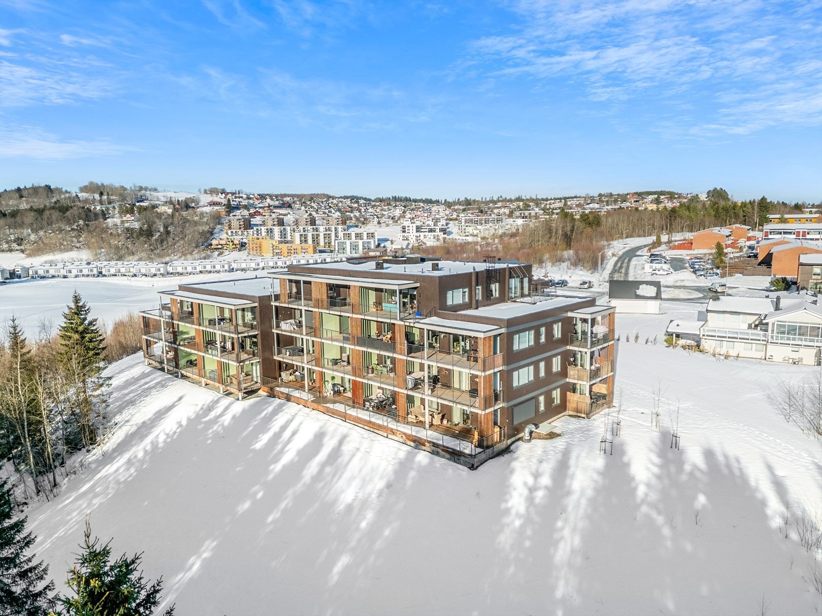 Her bor du med kort avstand til Heimdal sentrum, butikker og kollektivtransport med hyppige avganger til Trondheim sentrum. Galleribilde