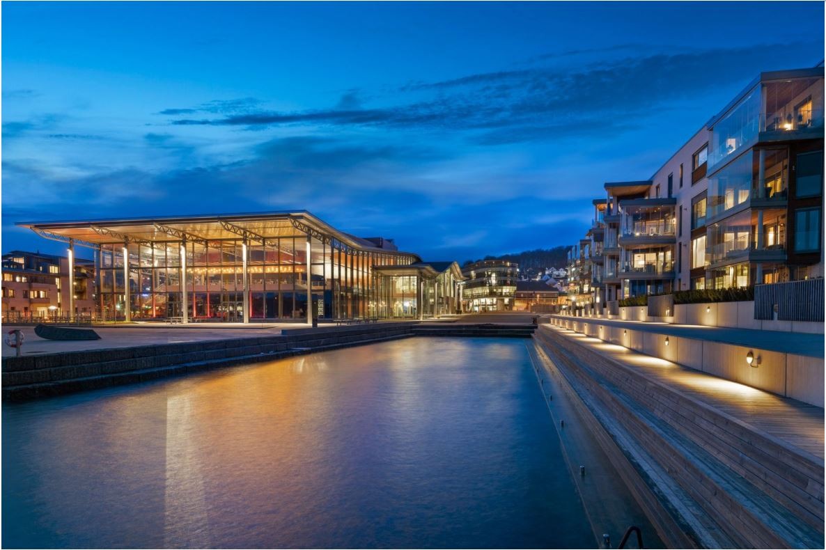 Kun 5 minutters gange til Fritzøe Brygge med kjøpesenter, apotek og restauranter. Galleribilde