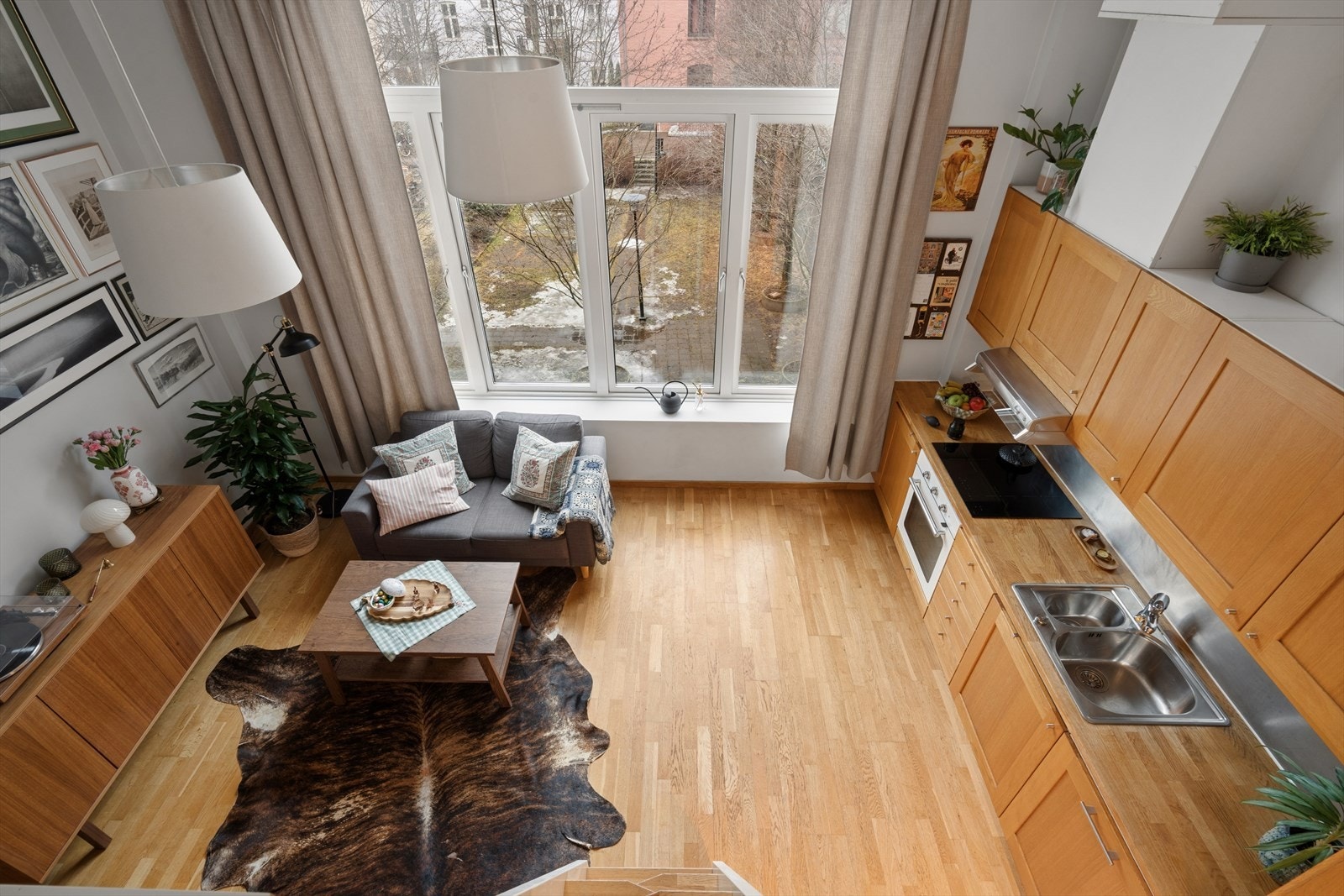 Velkommen til Alnagata 11 - Lys & særegen studioleilighet med god takhøyde! Galleribilde