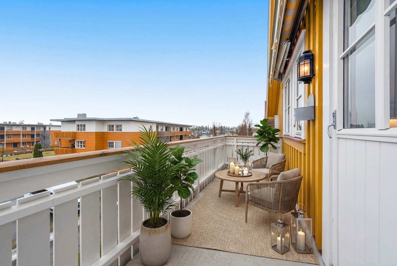 Digitalt møblert balkong Galleribilde