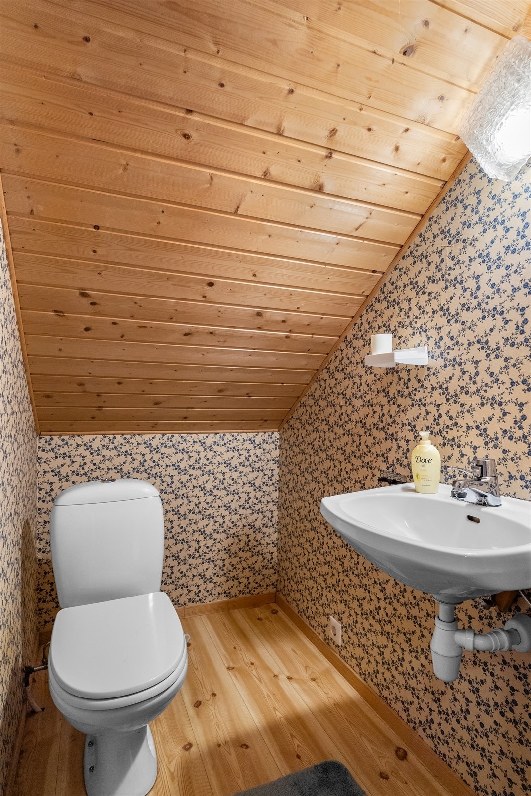 Toalettrom loftetasje Galleribilde