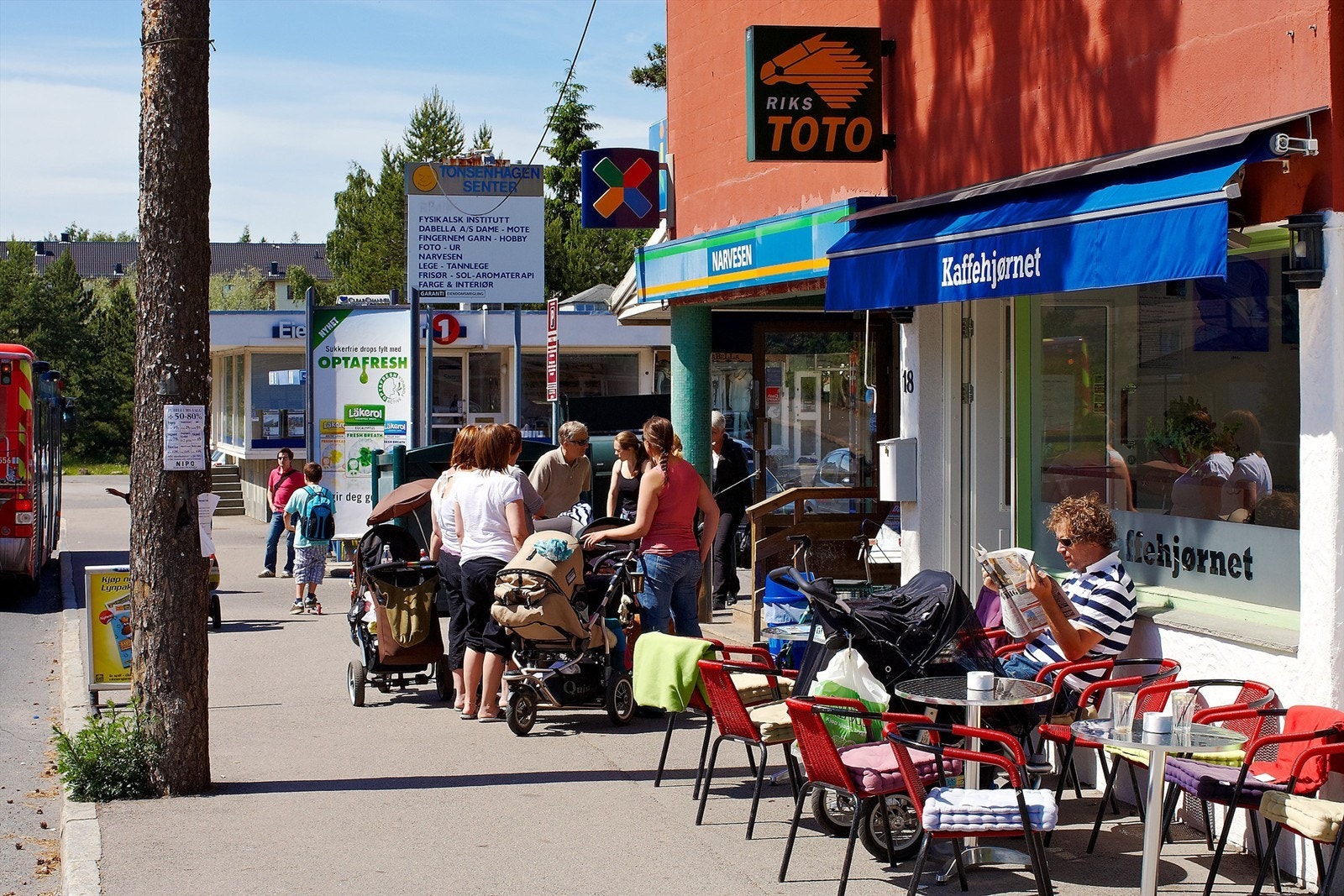 Kaffehjørnet på Tonsenhagen har tiltrukket seg kunder i en årrekke, og den hjemmekoselige stemningen gjør at kundene også velger å komme tilbake. Galleribilde