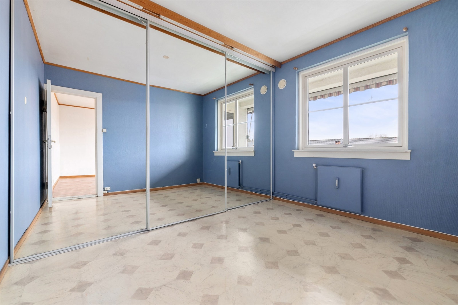 Soverom med inngang fra stuen. Galleribilde