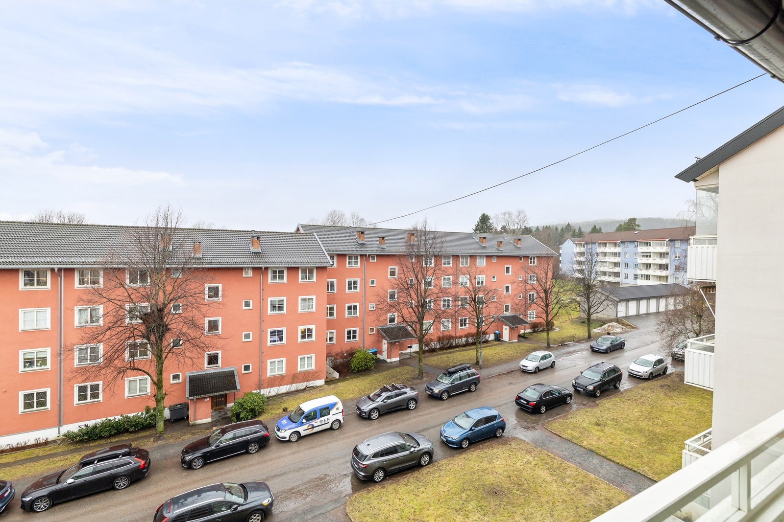 Leiligheten har meget god intern beliggenhet i byggets øverste etasje. Galleribilde