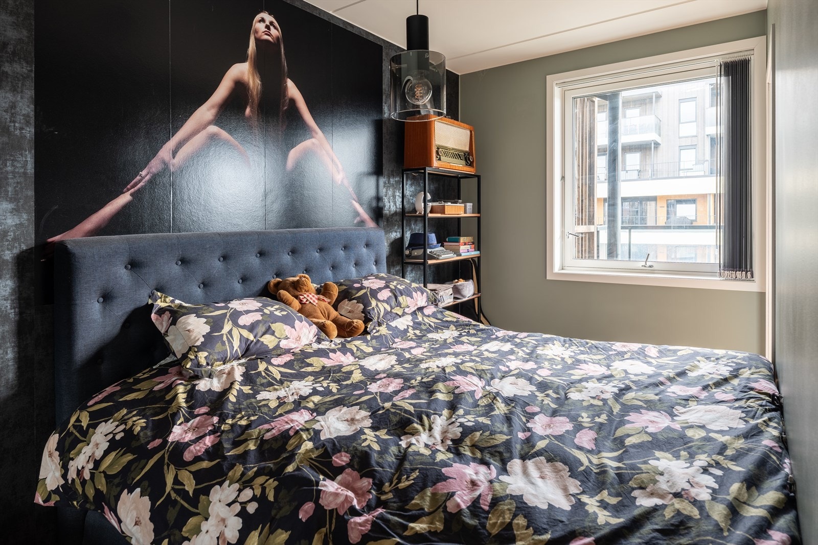 Soverommet er mål til 9,5m² med god plass til både dobbeltseng, nattbord og garderobe. Galleribilde