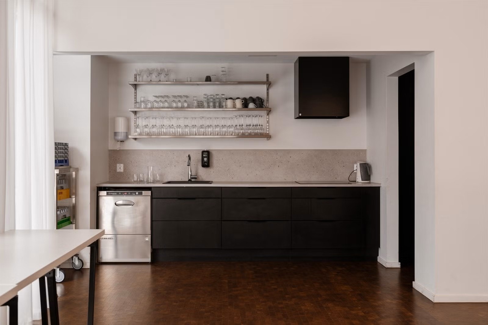 Sameiet disponerer et lokale i første etasje i hus 6, betegnet som fellesrommet . Dette kan leies ut passer perfekt for bursdager og andre sosiale sammenkomster. Galleribilde