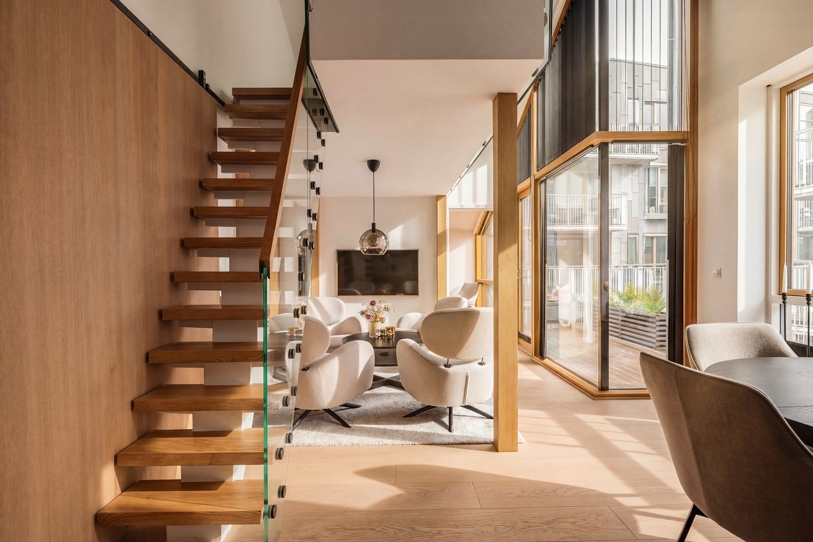 Rikke Egeland v. Emera Eiendomsmegling ønsker velkommen til Operagata 65! Galleribilde