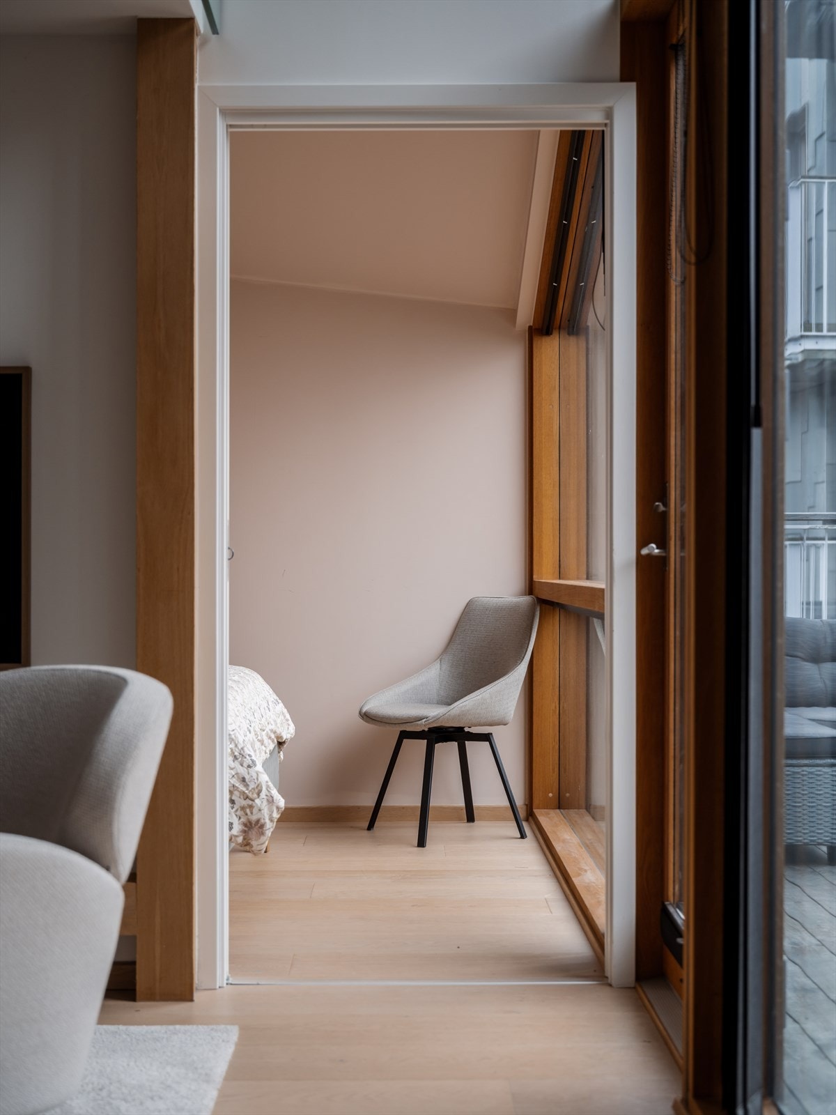 Leiligheten har to gode soverom, begge med inngang fra stuen. Galleribilde