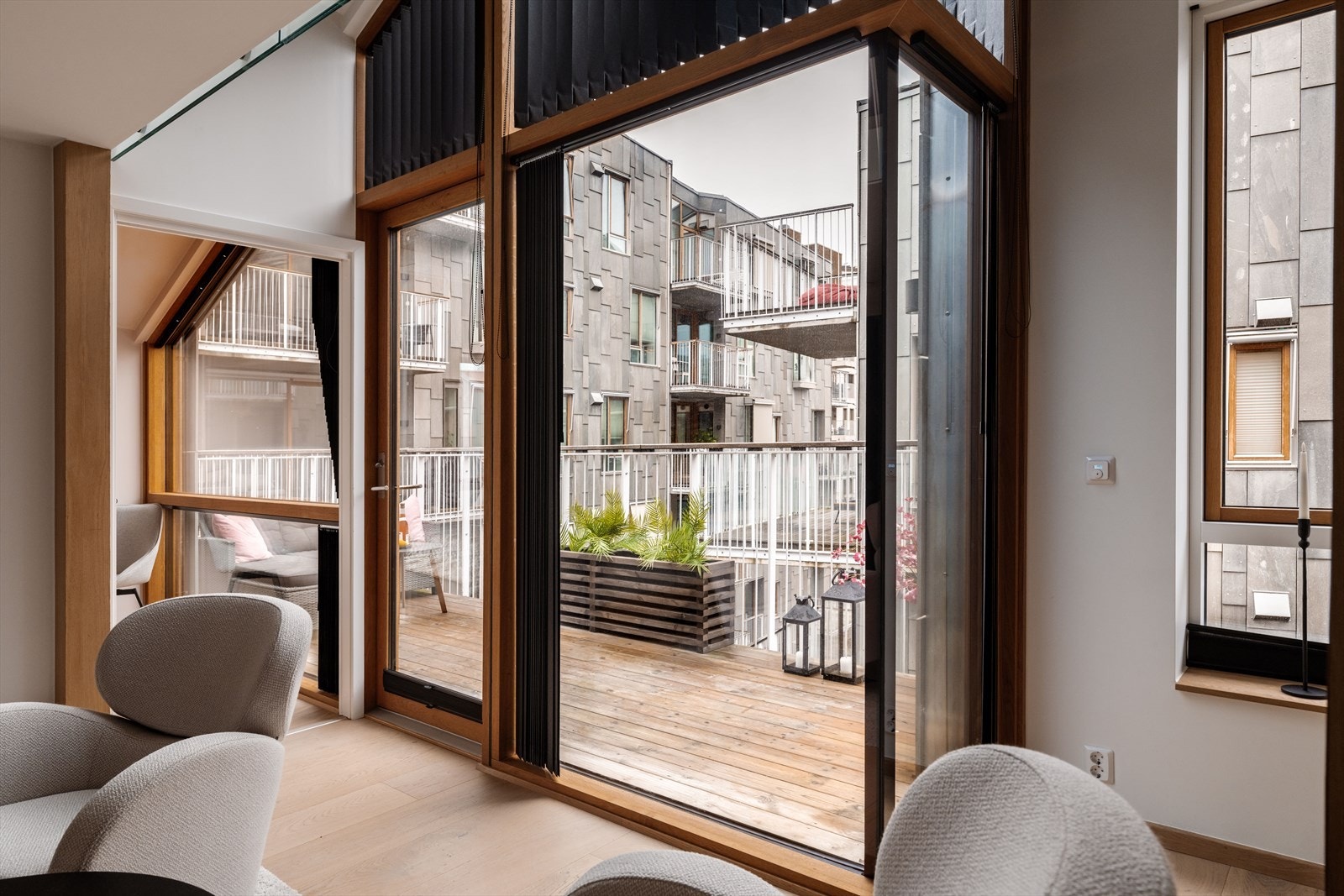 Fra allrommet er det utgang til en stor balkong på 11 m². Galleribilde