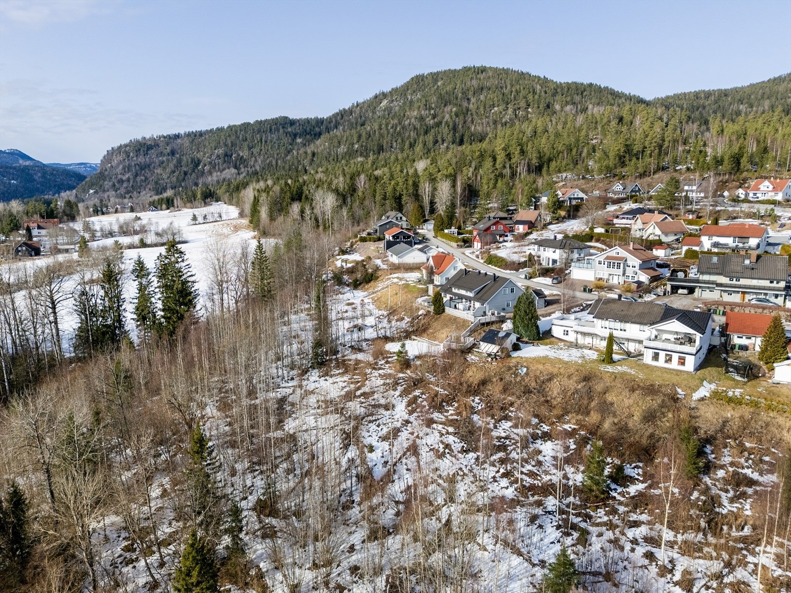 Fra boligområdet er det ellers kort veg til flotte tur - og rekreasjonsområder, fine lysløyper og badeplasser. Galleribilde