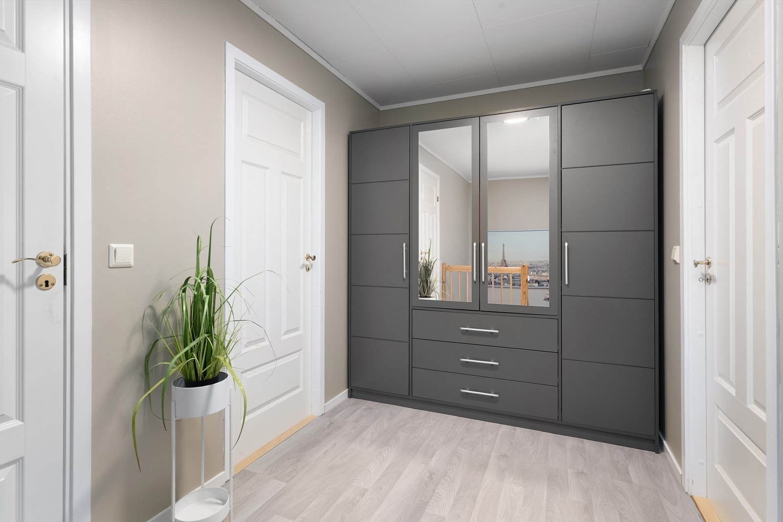 Trappegangen er romslig og har plass til et garderobeskap. Galleribilde