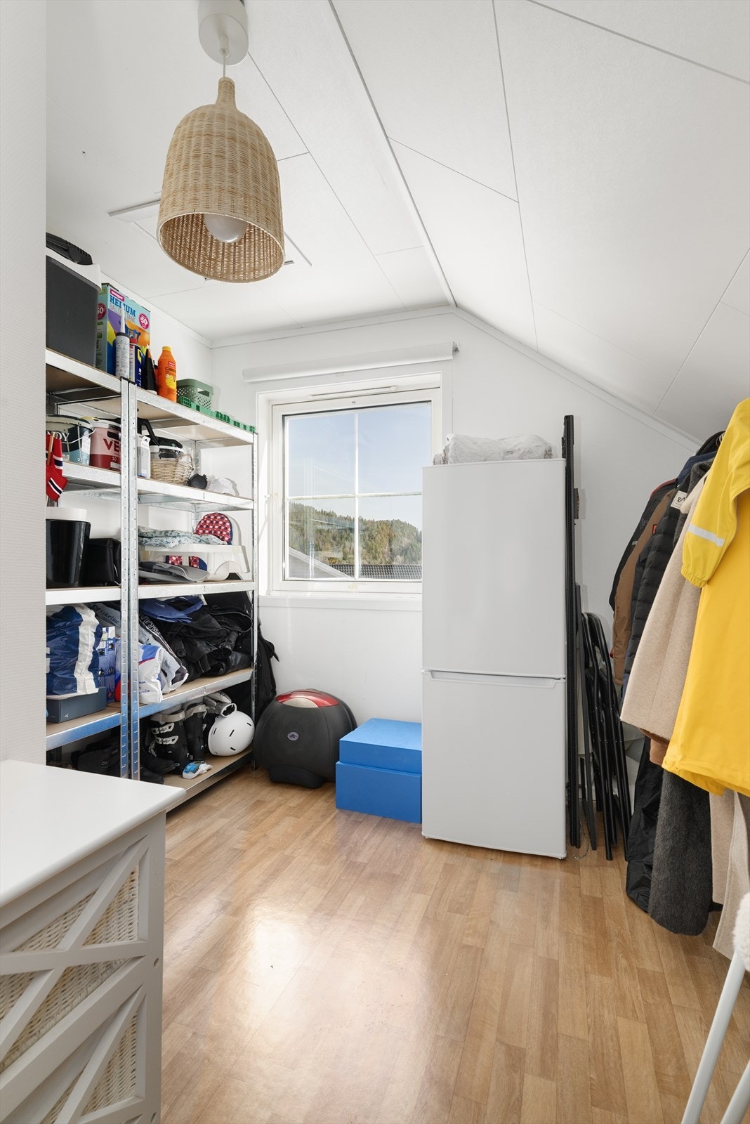 Et av barnerommene blir i dag benyttet til garderoberom. Galleribilde