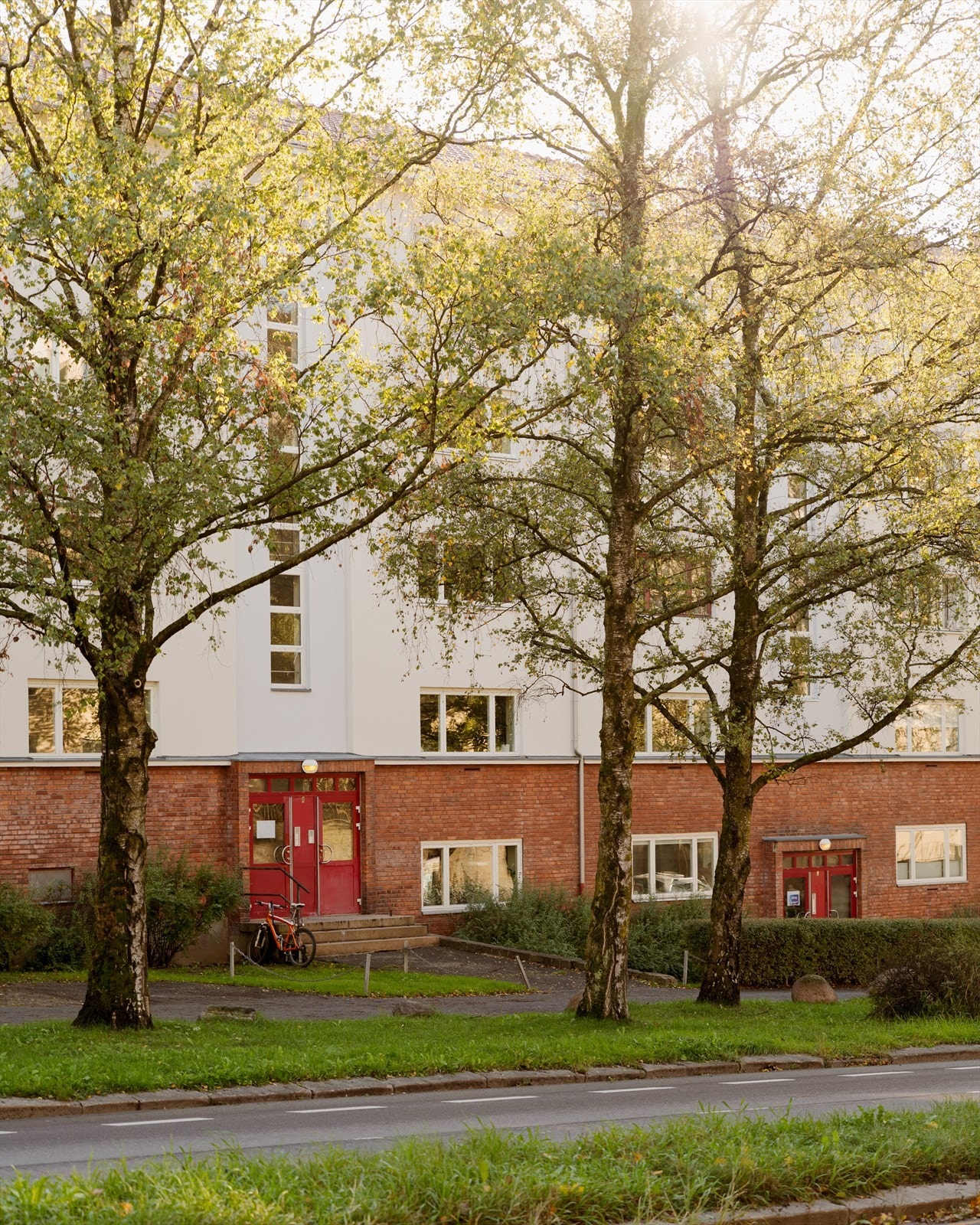 Borettslagets utearealer er pent opparbeidet. I 2024 ble vinduer byttet ut, samt fasaden pusset opp. Galleribilde