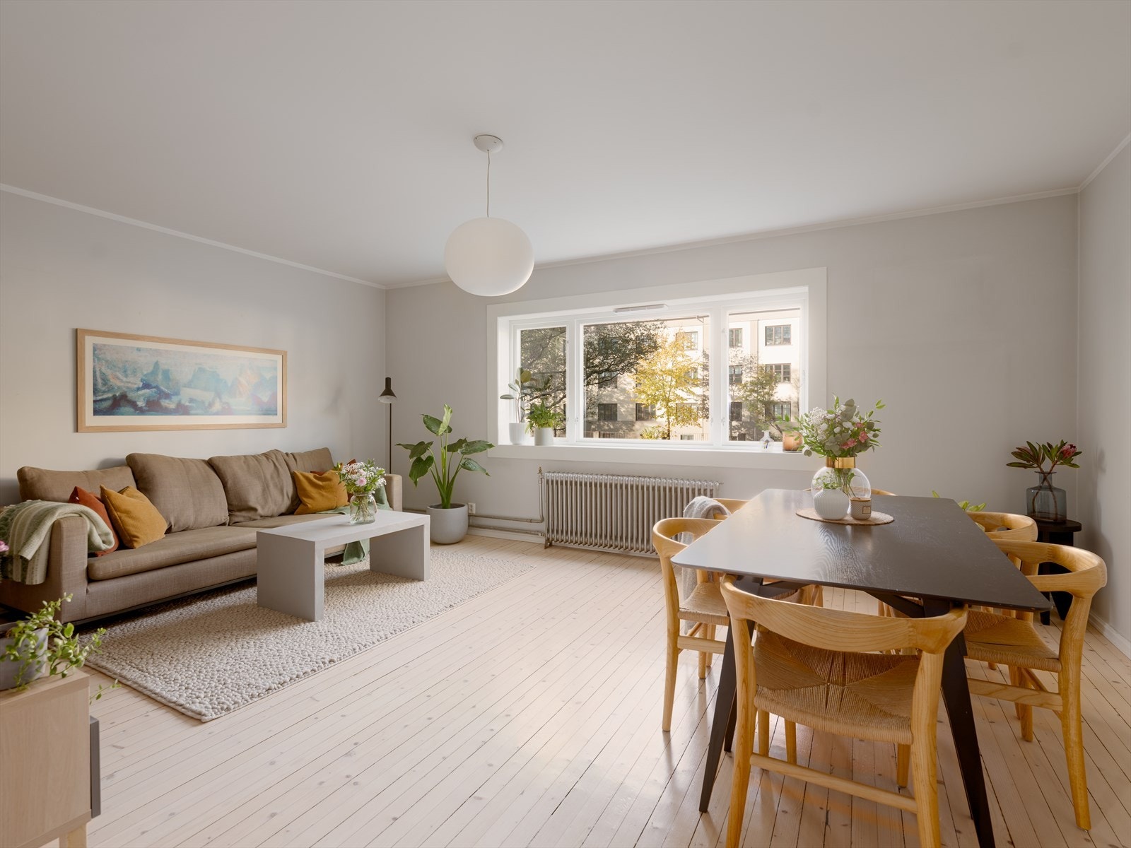 Innvendig møtes du av en åpen, luftig atmosfære og moderne preg. Galleribilde